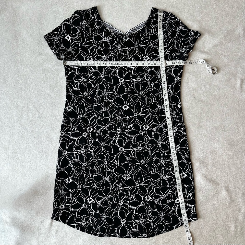 T by Talbot’s Women’s UPF 50 Black White Floral Cross Back Cozy Shift Dress, Med - Picture 10 of 16